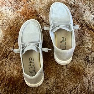 Grey Hey Dudes, size 6 Women’s